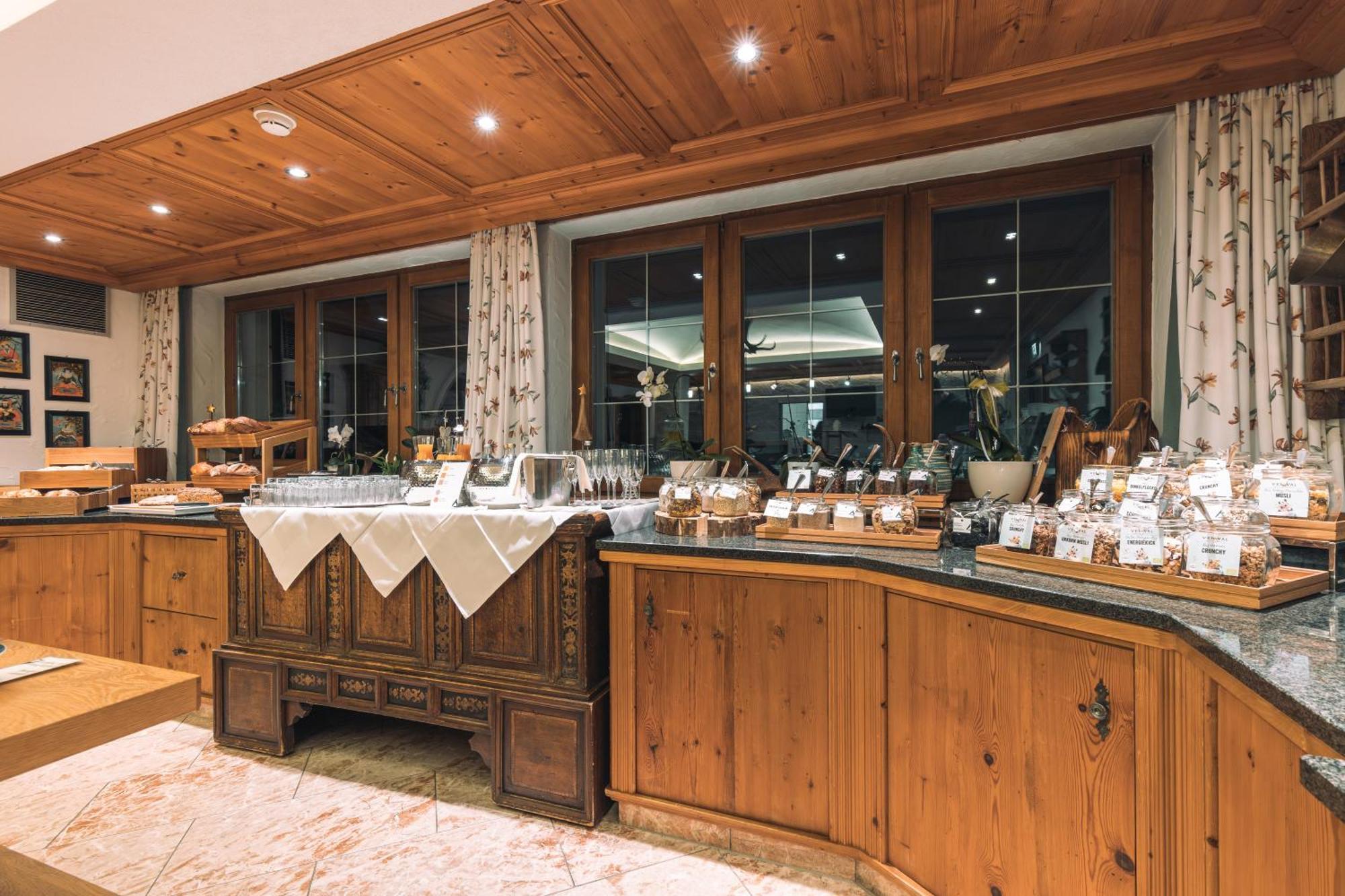 Hotel Olympia Ischgl Exteriör bild